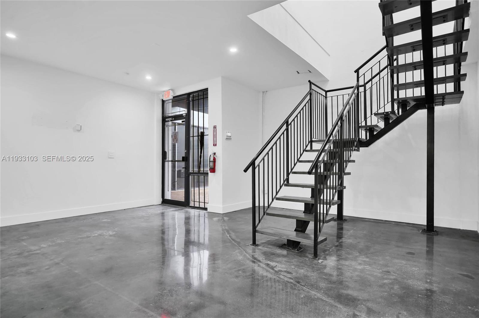 29  /   кв.футов $ 2025-12-18 0 Фото