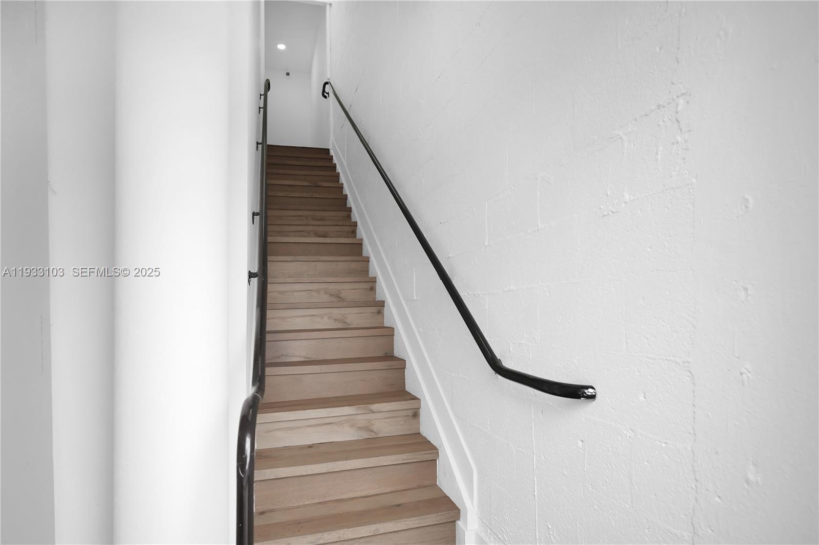 29  /   кв.футов $ 2025-12-18 0 Фото