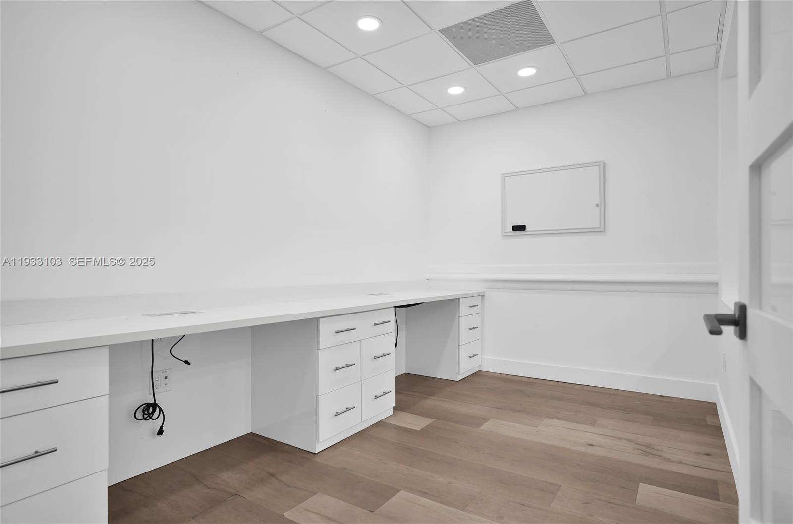 29  /   кв.футов $ 2025-12-18 0 Фото