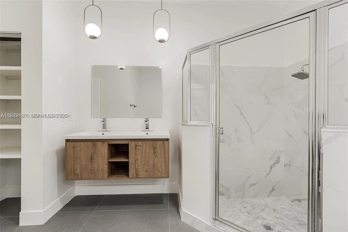 2755 4 / 3  sq. ft. $ 2025-12-19 0 Photo