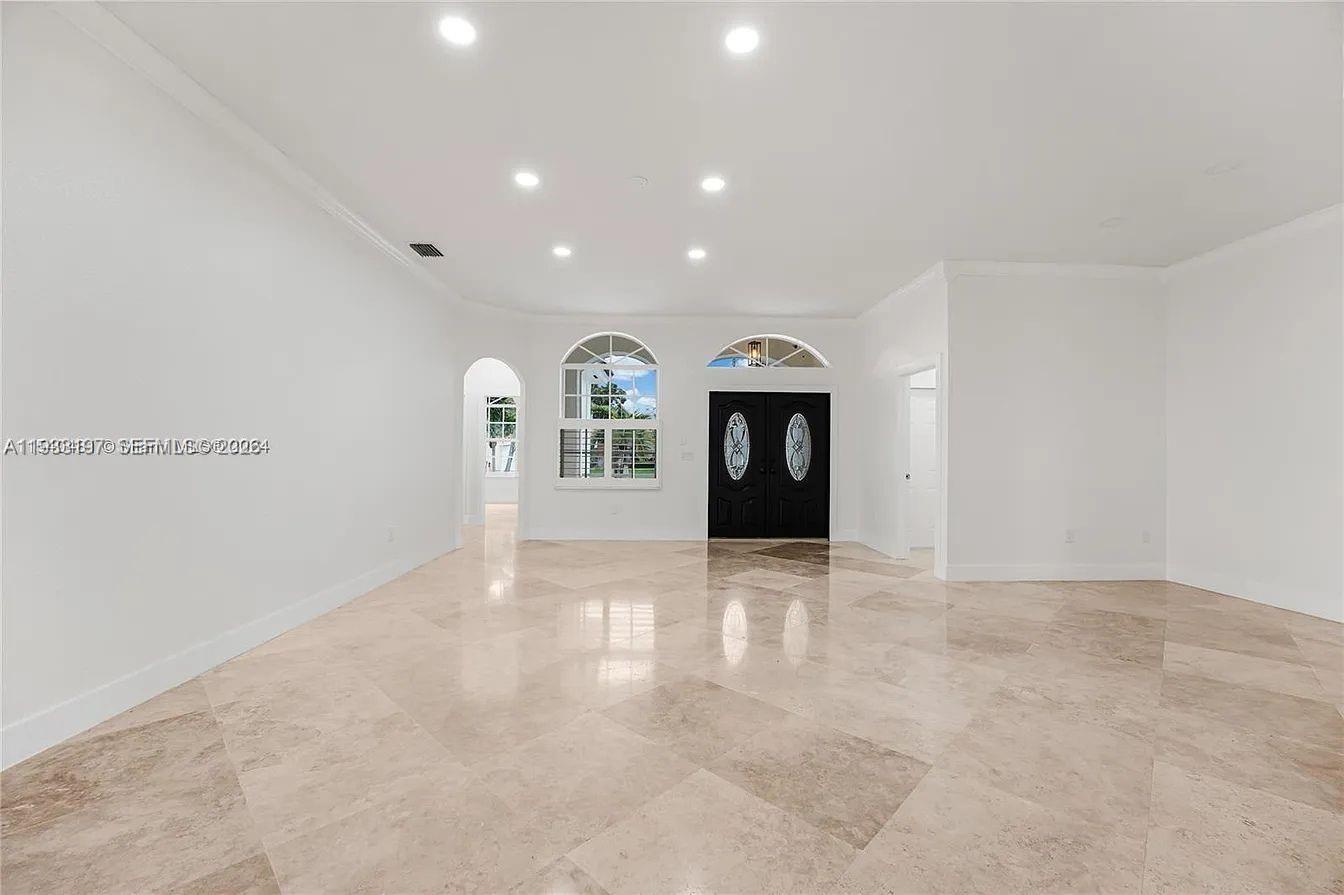 2755 4 / 3  sq. ft. $ 2025-12-19 0 Photo