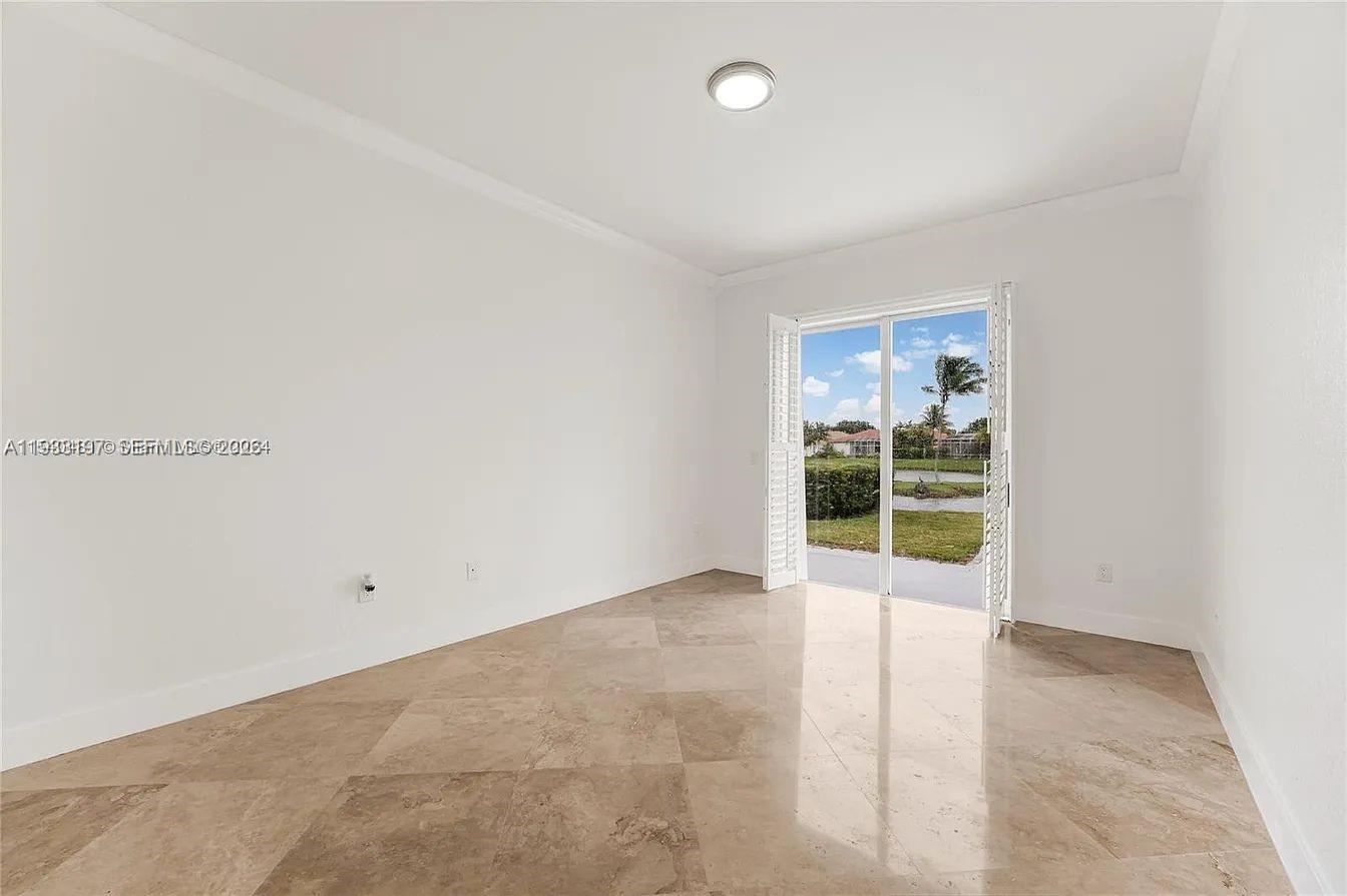 2755 4 / 3  sq. ft. $ 2025-12-19 0 Photo