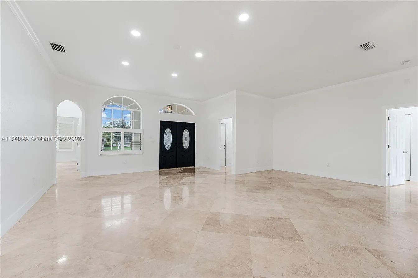 2755 4 / 3  sq. ft. $ 2025-12-19 0 Photo