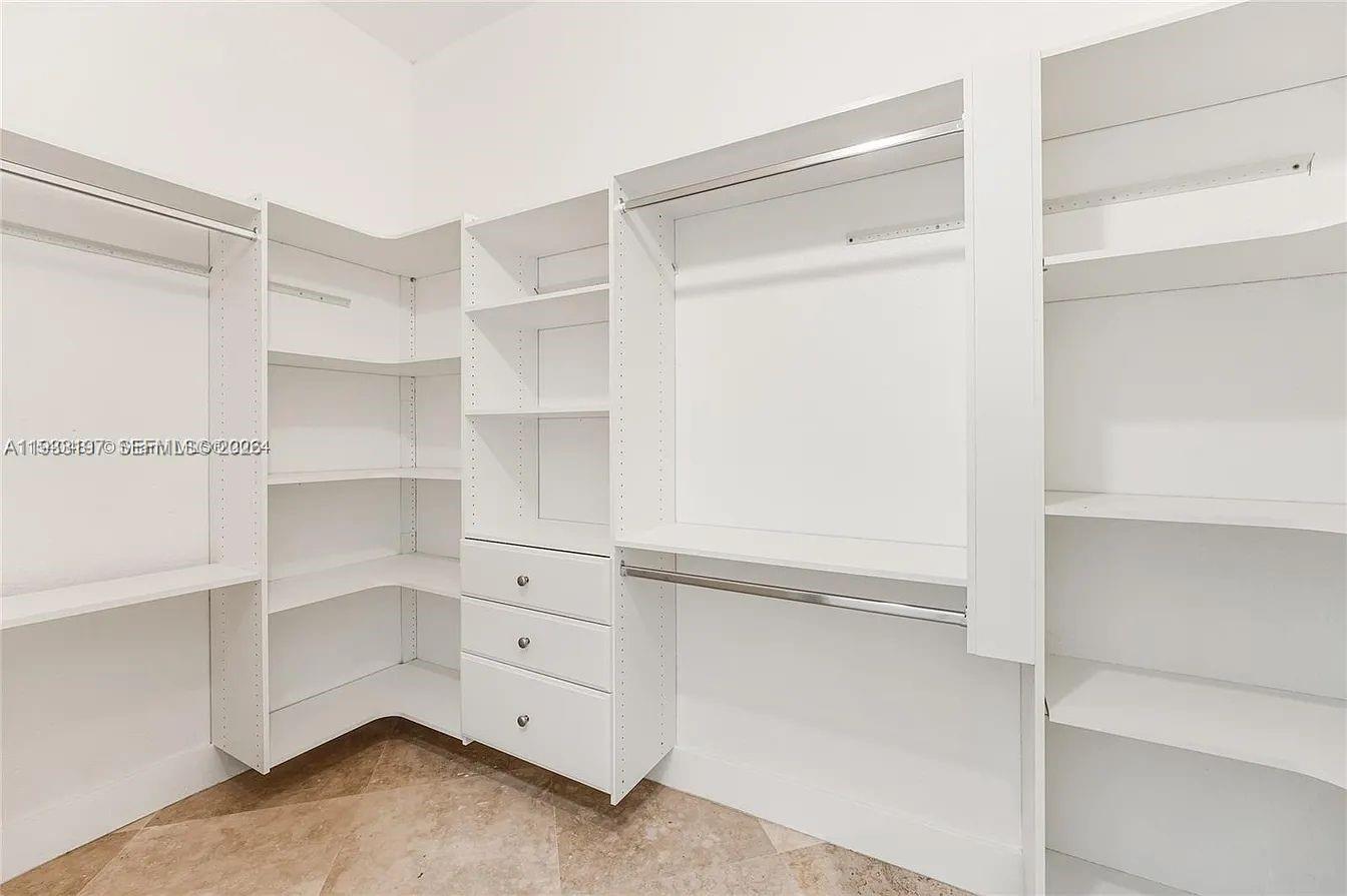 2755 4 / 3  sq. ft. $ 2025-12-19 0 Photo