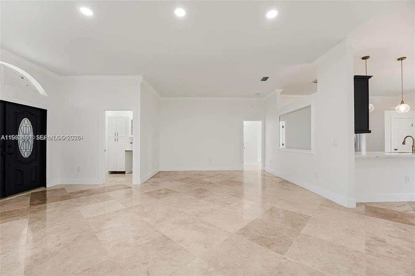 2755 4 / 3  sq. ft. $ 2025-12-19 0 Photo