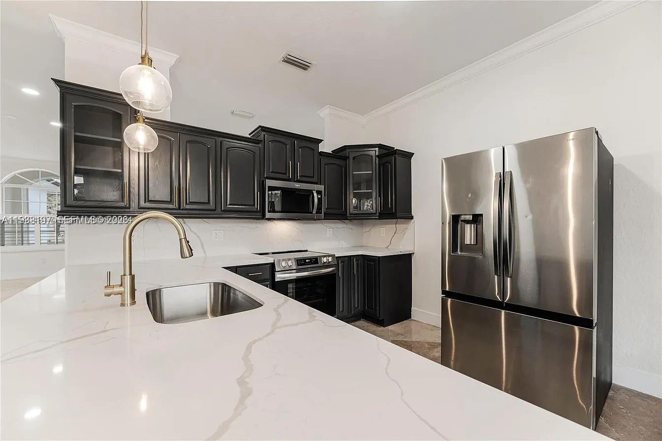 2755 4 / 3  sq. ft. $ 2025-12-19 0 Photo