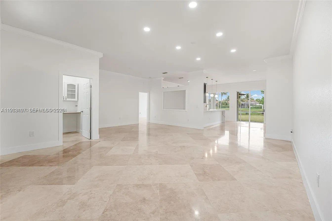 2755 4 / 3  sq. ft. $ 2025-12-19 0 Photo