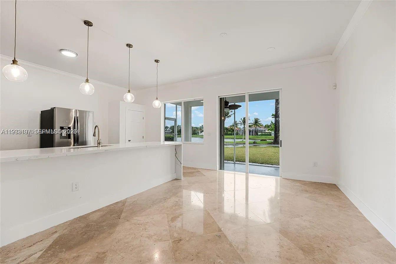 2755 4 / 3  sq. ft. $ 2025-12-19 0 Photo