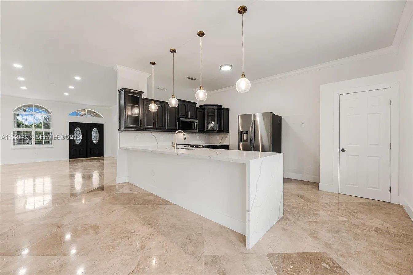 2755 4 / 3  sq. ft. $ 2025-12-19 0 Photo