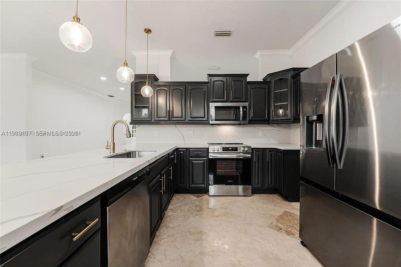 2755 4 / 3  sq. ft. $ 2025-12-19 0 Photo