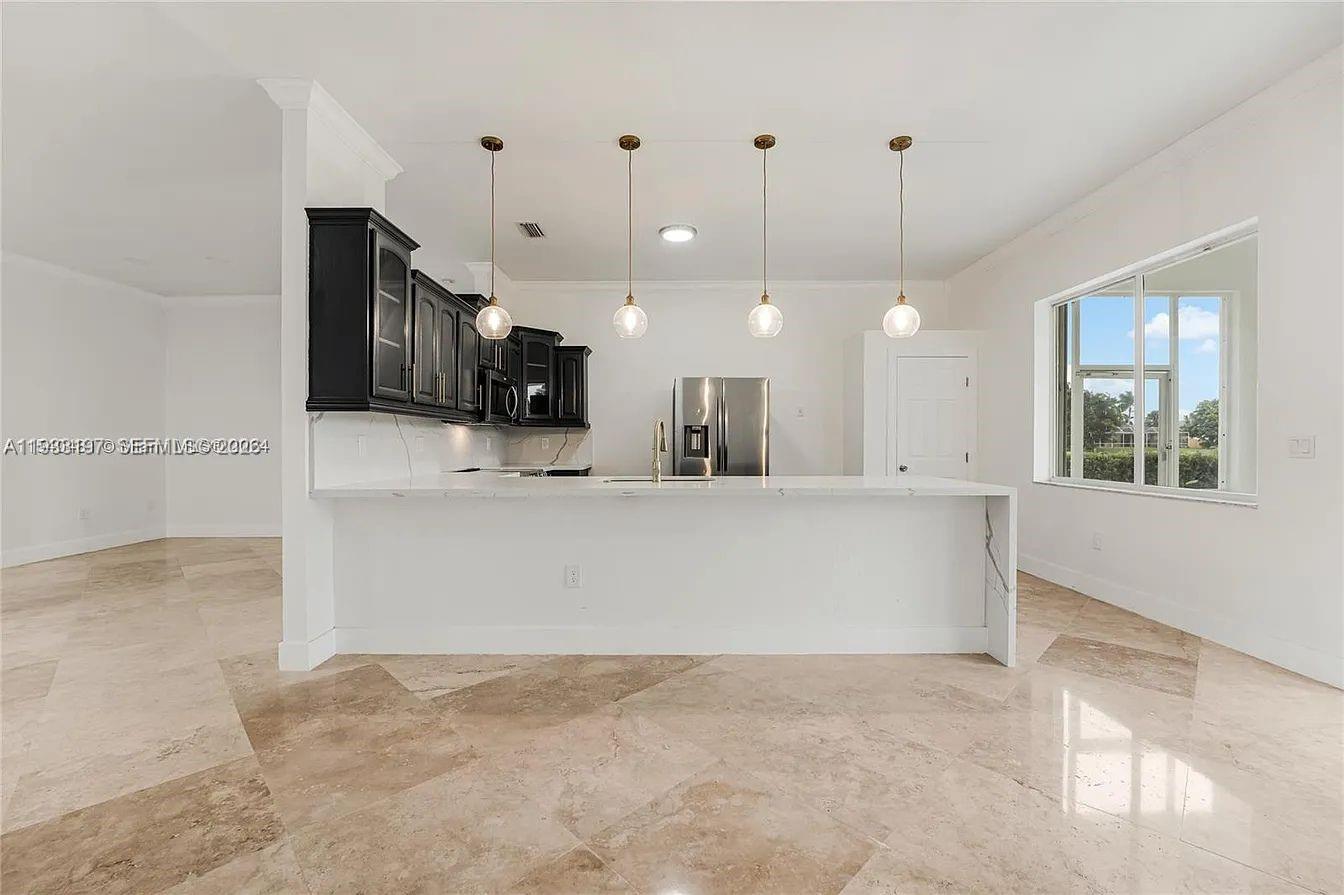 2755 4 / 3  sq. ft. $ 2025-12-19 0 Photo