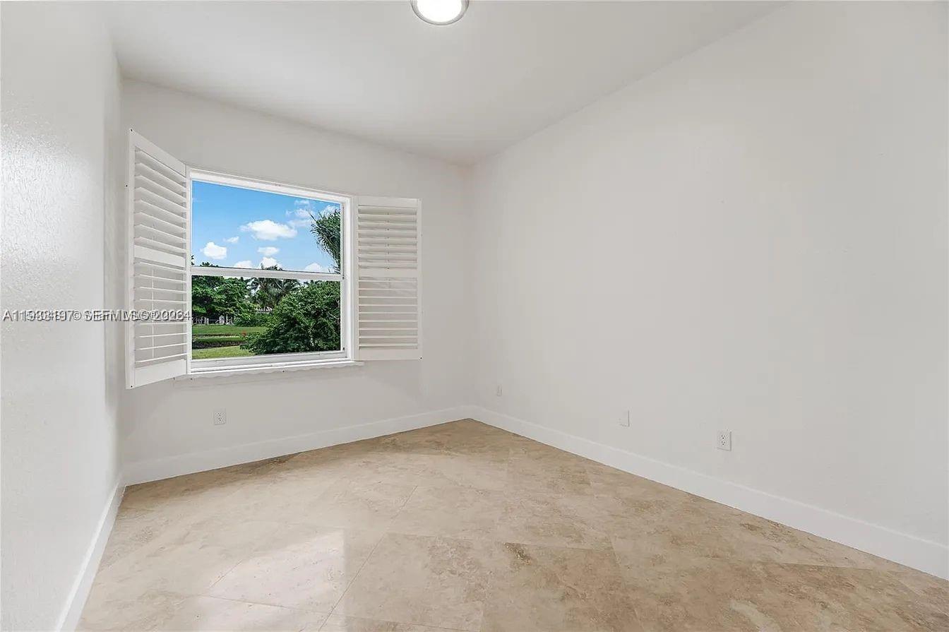 2755 4 / 3  sq. ft. $ 2025-12-19 0 Photo