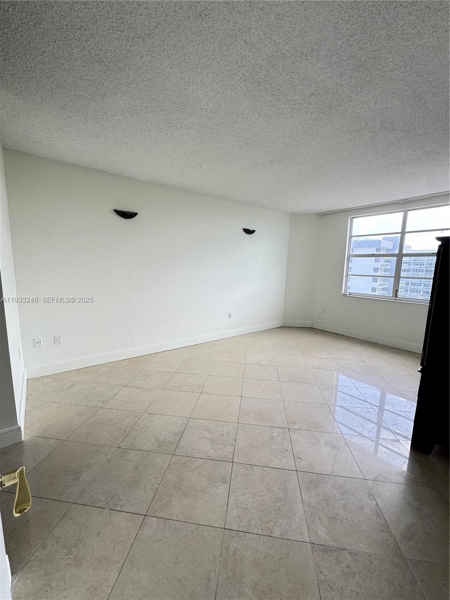 See details 20Q 3 / 3 1740 sq. ft. $ 2025-12-19 0 Photo