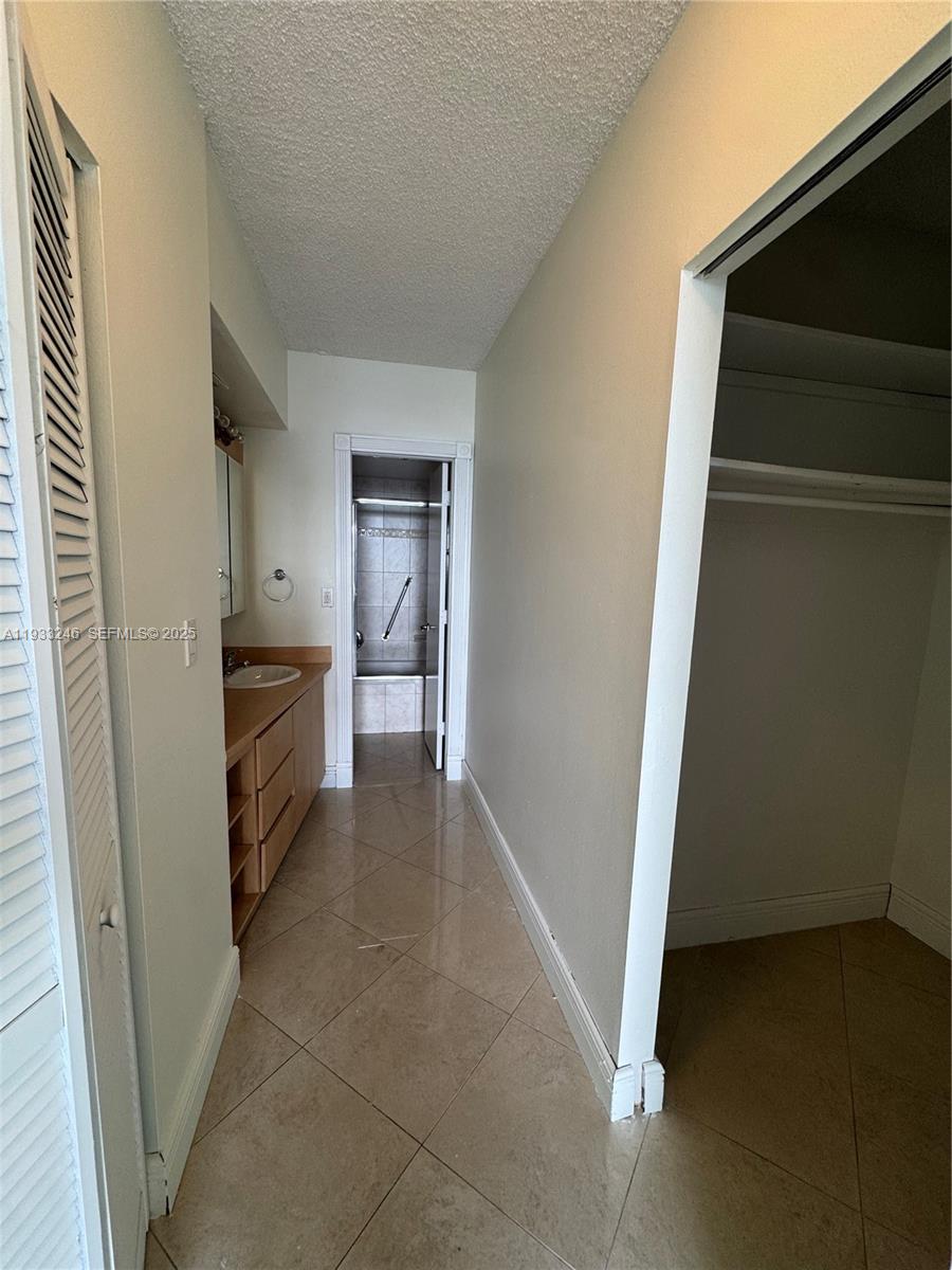 See details 20Q 3 / 3 1740 sq. ft. $ 2025-12-19 0 Photo