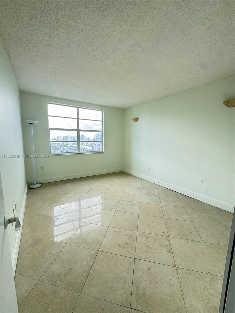 See details 20Q 3 / 3 1740 sq. ft. $ 2025-12-19 0 Photo