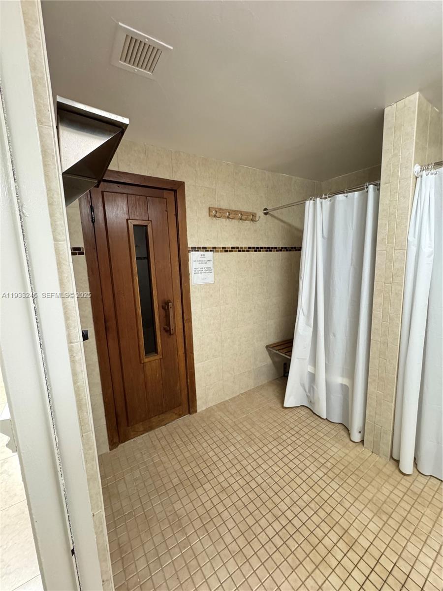 See details 20Q 3 / 3 1740 sq. ft. $ 2025-12-19 0 Photo