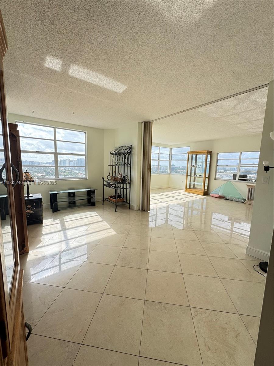 See details 20Q 3 / 3 1740 sq. ft. $ 2025-12-19 0 Photo