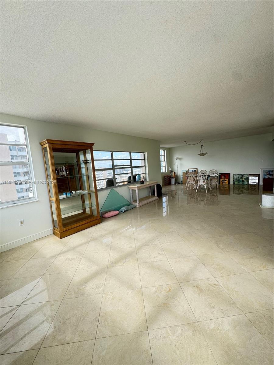 See details 20Q 3 / 3 1740 sq. ft. $ 2025-12-19 0 Photo