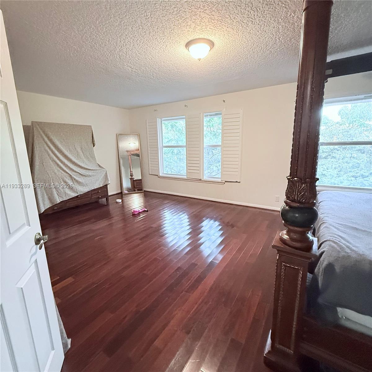 See details 1G 3 / 3 2040 sq. ft. $ 2025-12-19 0 Photo