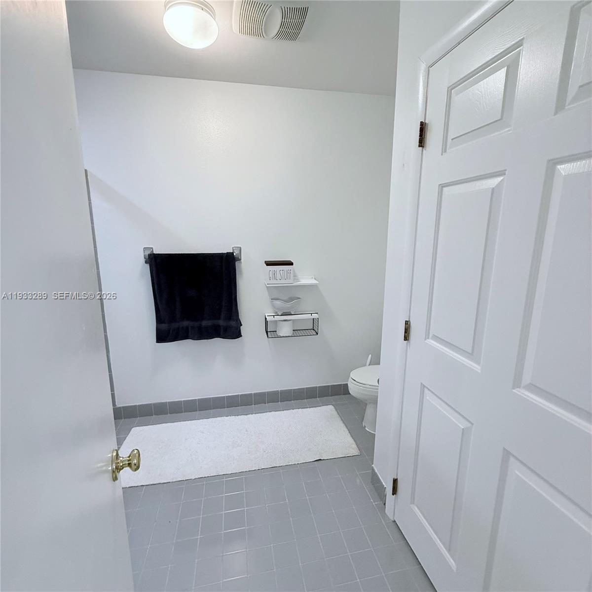 See details 1G 3 / 3 2040 sq. ft. $ 2025-12-19 0 Photo