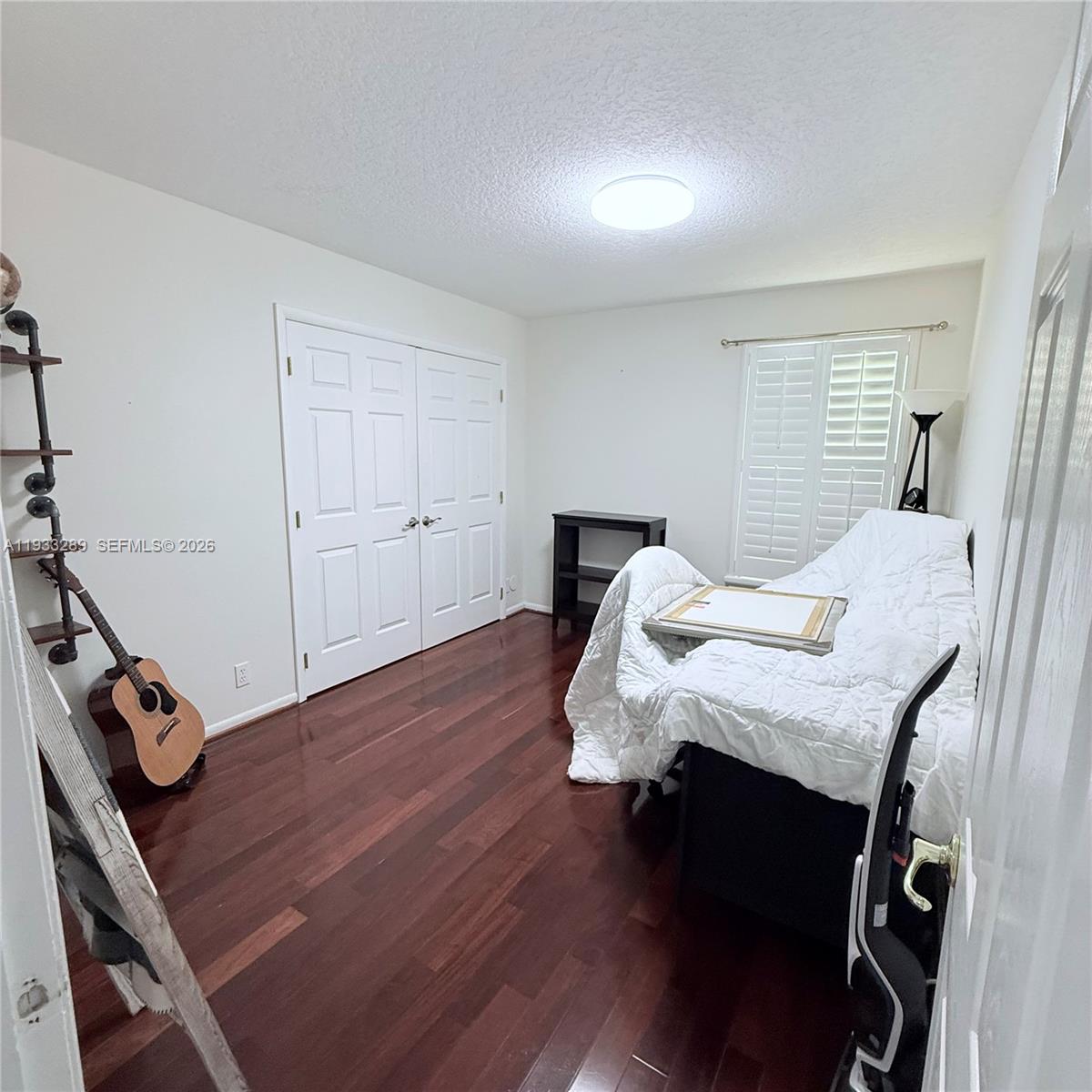 See details 1G 3 / 3 2040 sq. ft. $ 2025-12-19 0 Photo