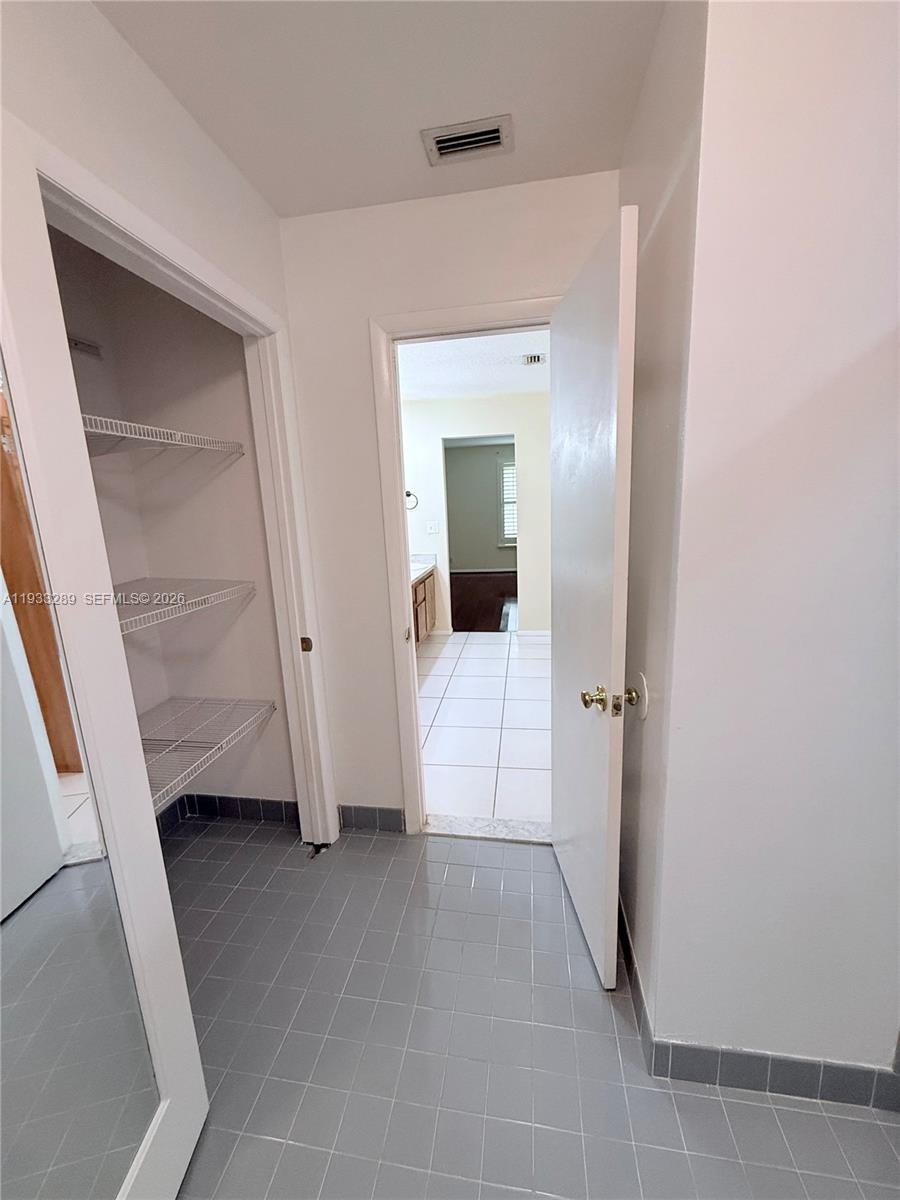 See details 1G 3 / 3 2040 sq. ft. $ 2026-04-29 0 Photo