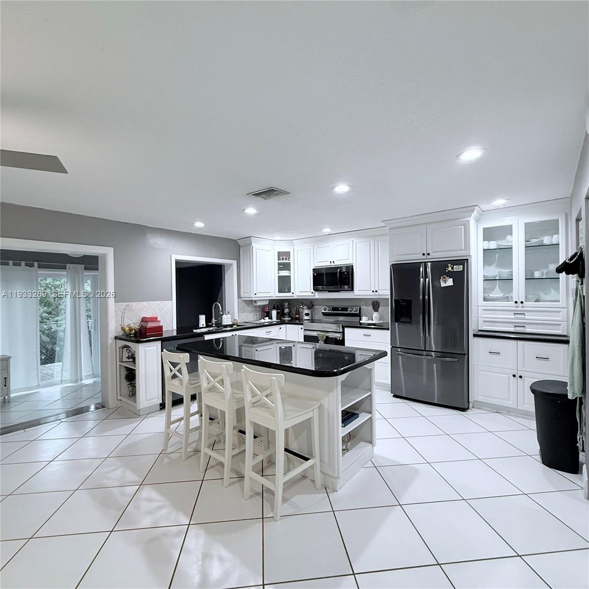 See details 1G 3 / 3 2040 sq. ft. $ 2025-12-19 0 Photo