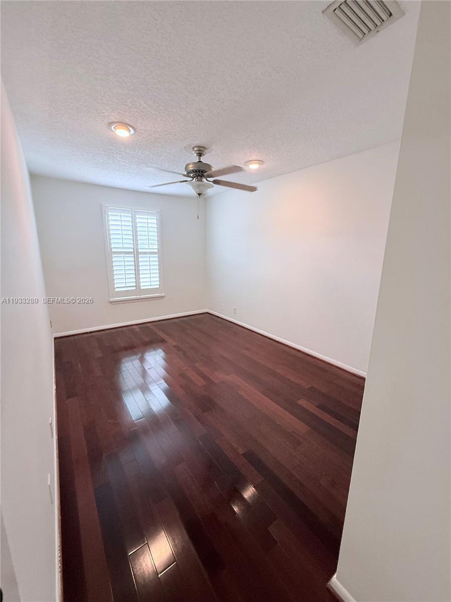 See details 1G 3 / 3 2040 sq. ft. $ 2026-04-29 0 Photo