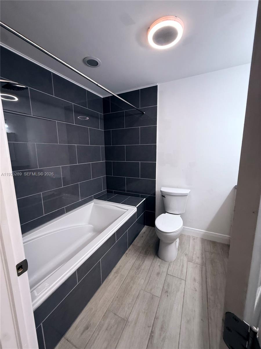 See details 1G 3 / 3 2040 sq. ft. $ 2026-04-29 0 Photo