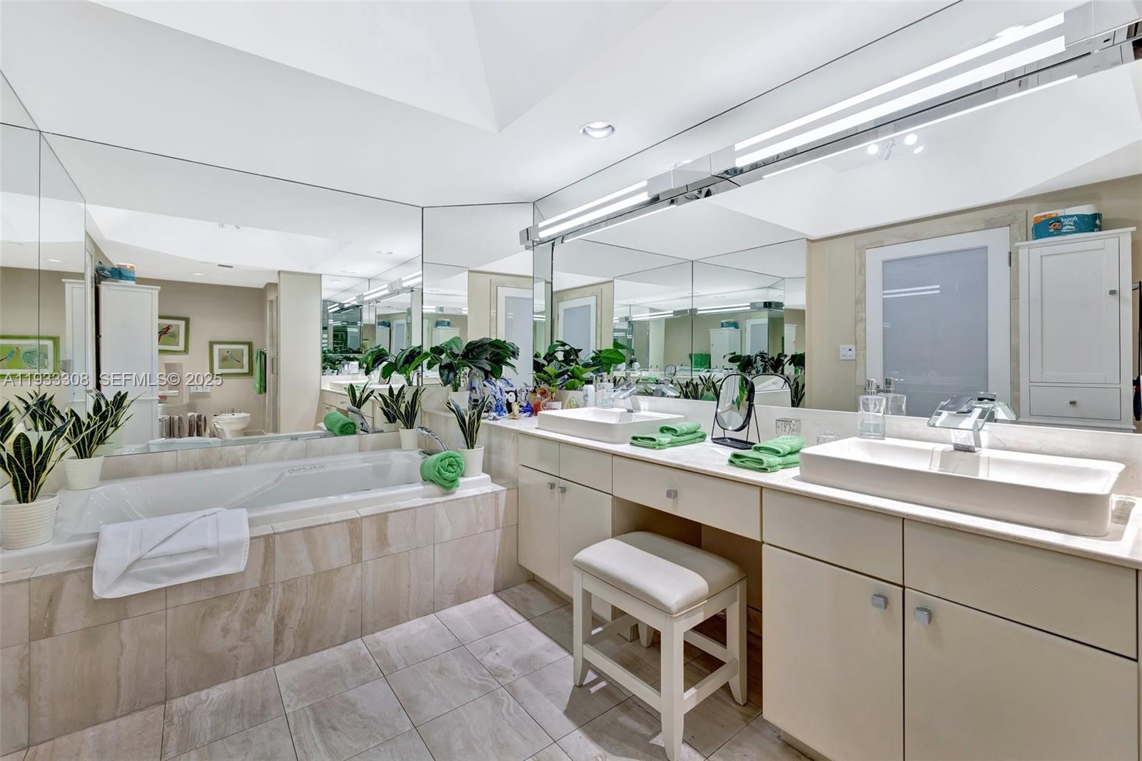 203 1 / 2 1180 sq. ft. $ 2025-12-19 0 foto