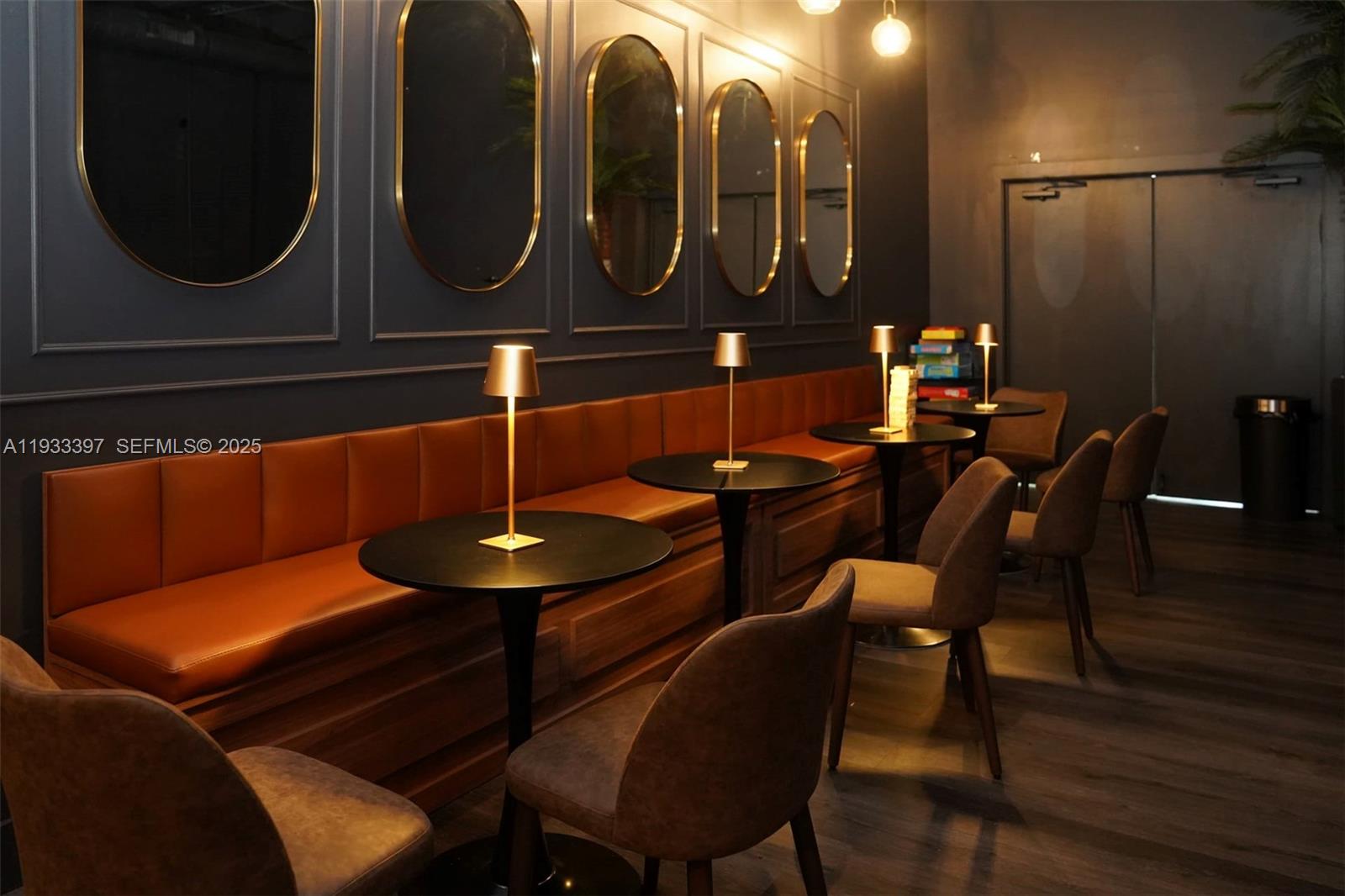   /   sq. ft. $ 2025-12-19 0 foto