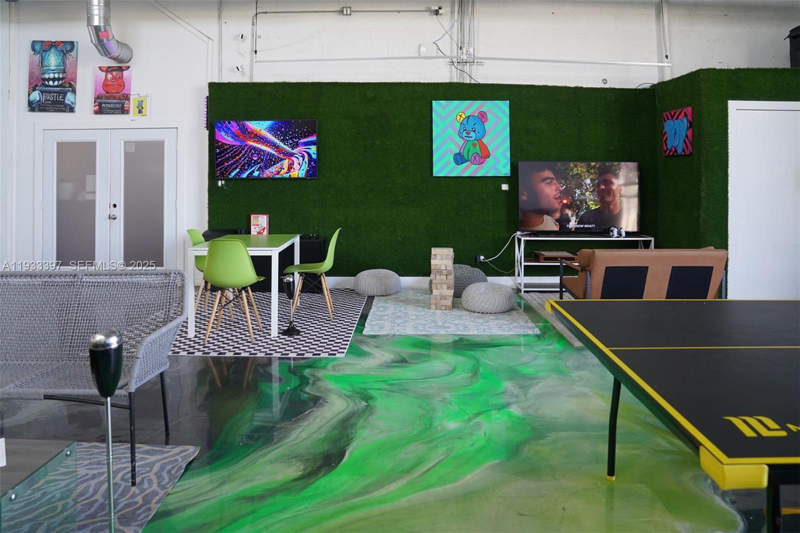   /   sq. ft. $ 2025-12-19 0 foto