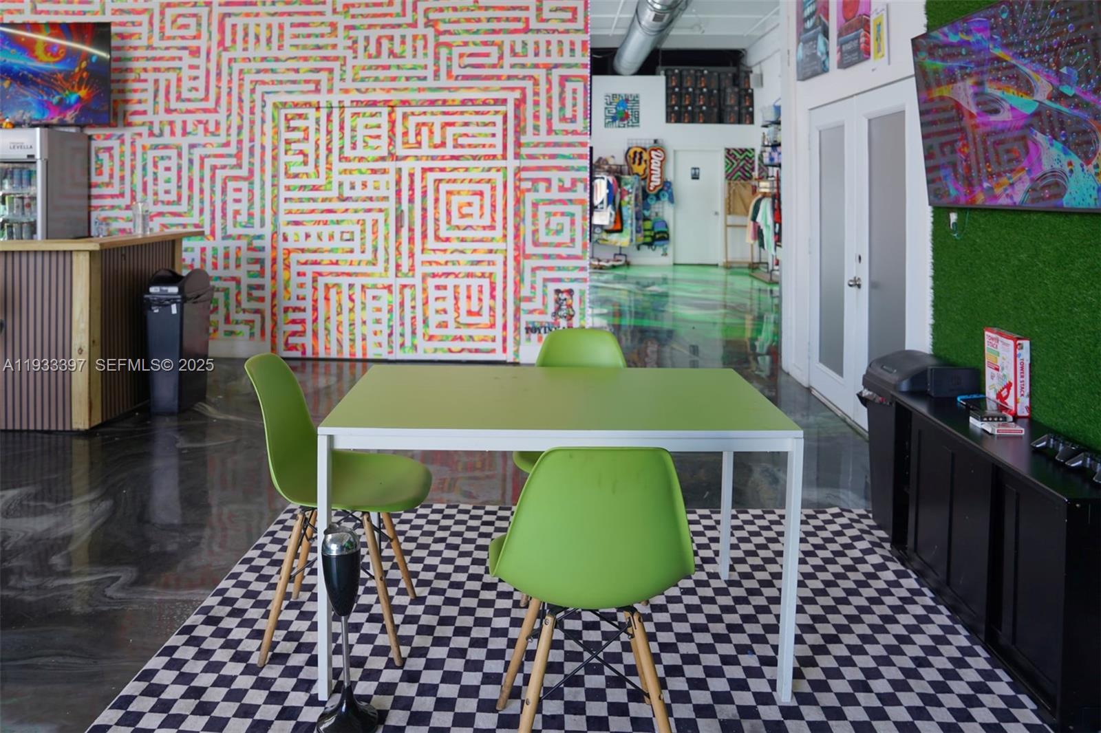   /   sq. ft. $ 2025-12-19 0 foto