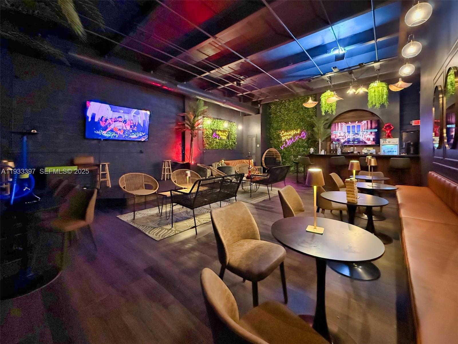   /   sq. ft. $ 2025-12-19 0 foto