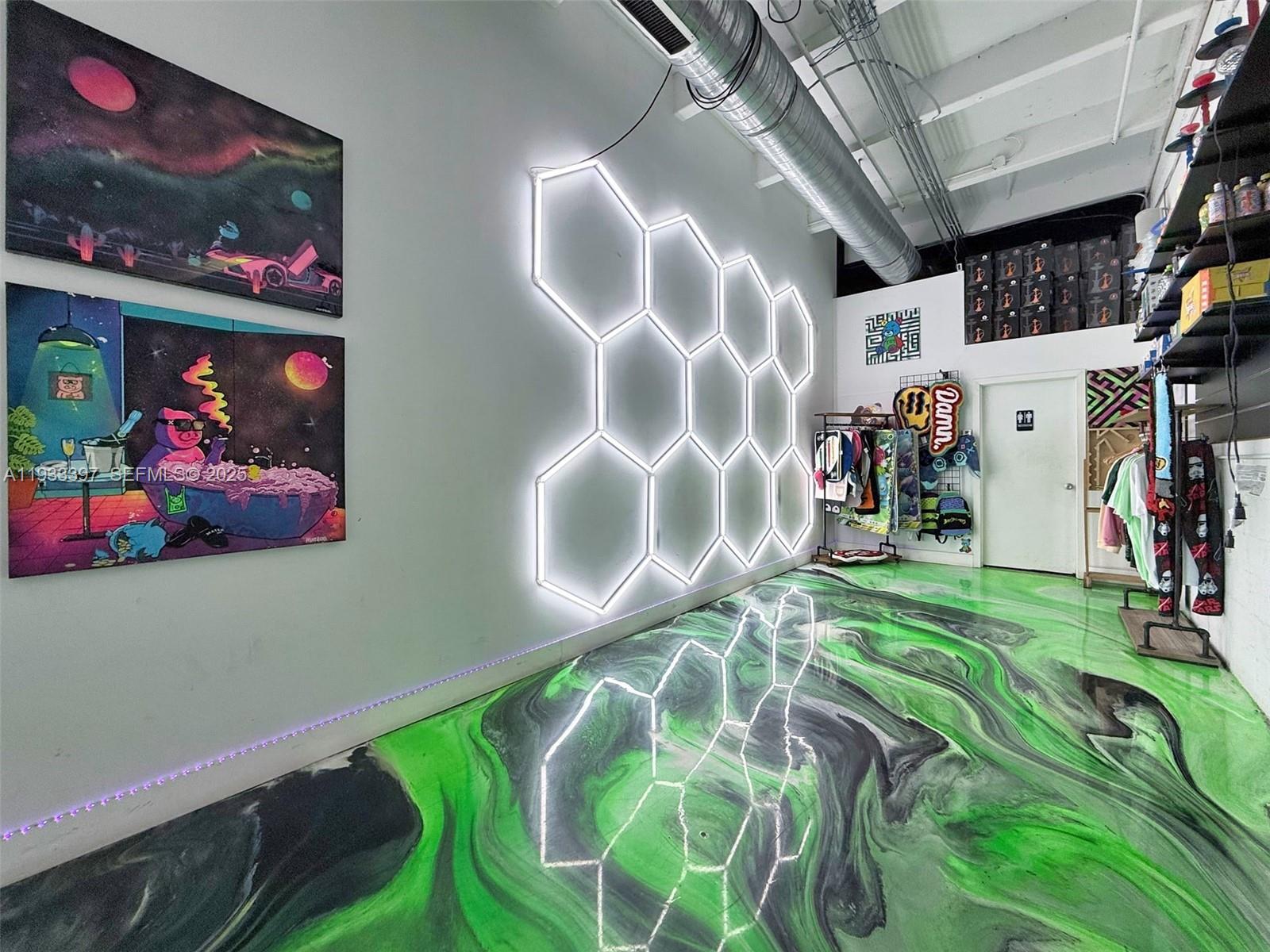   /   sq. ft. $ 2025-12-19 0 foto