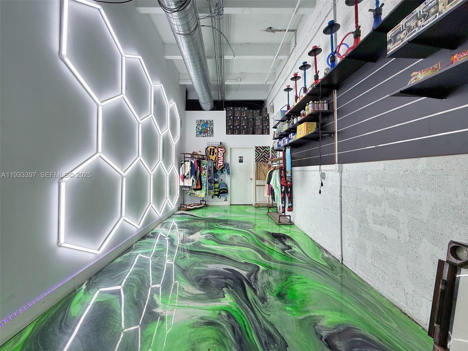   /   sq. ft. $ 2025-12-19 0 foto