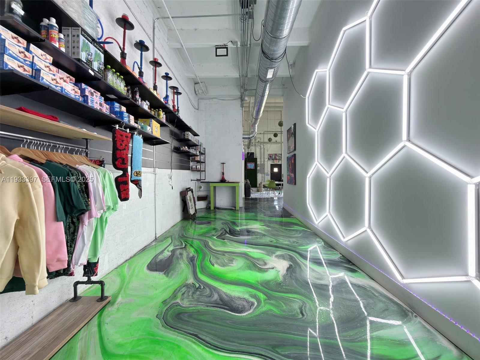   /   sq. ft. $ 2025-12-19 0 foto