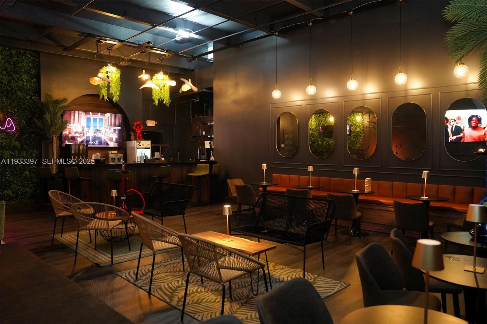   /   sq. ft. $ 2025-12-19 0 foto