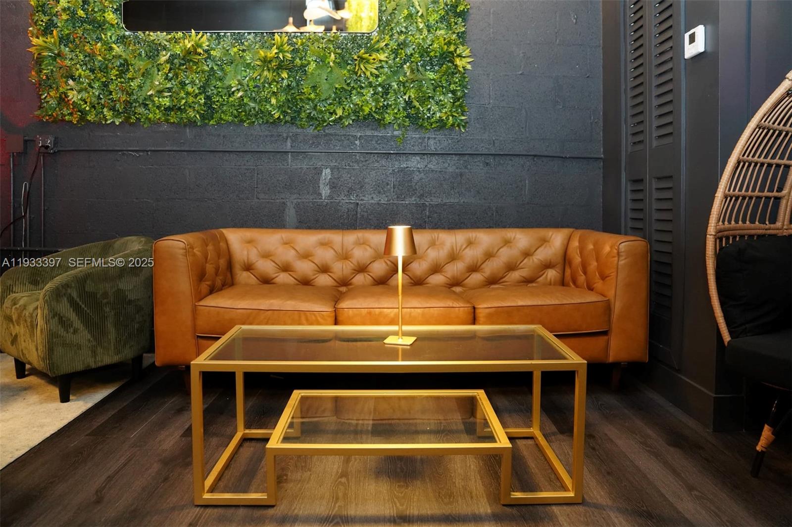   /   sq. ft. $ 2025-12-19 0 foto