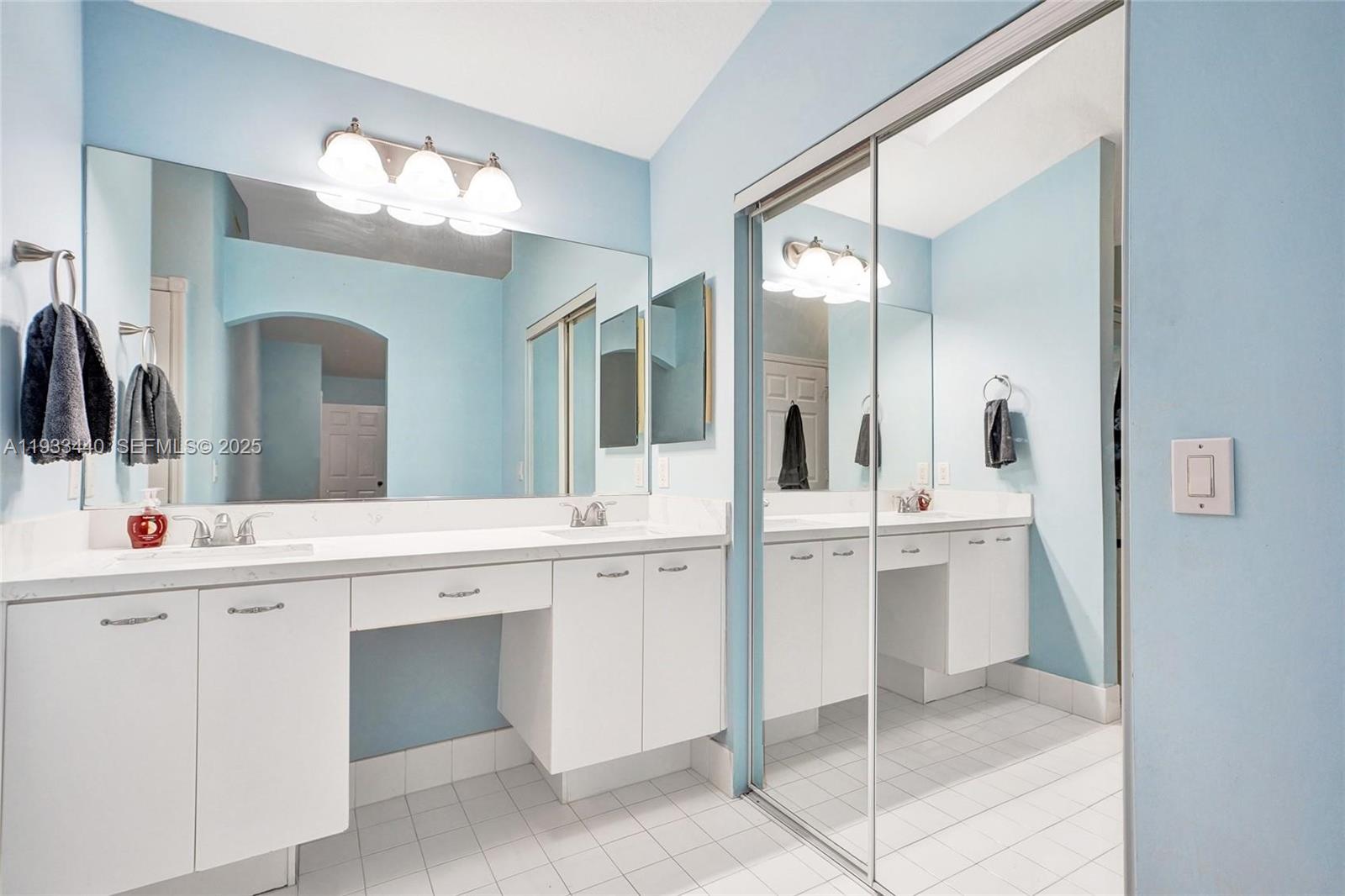 Photo of 1046 Satinleaf St  (1046), Hollywood, Florida, 33019 - 