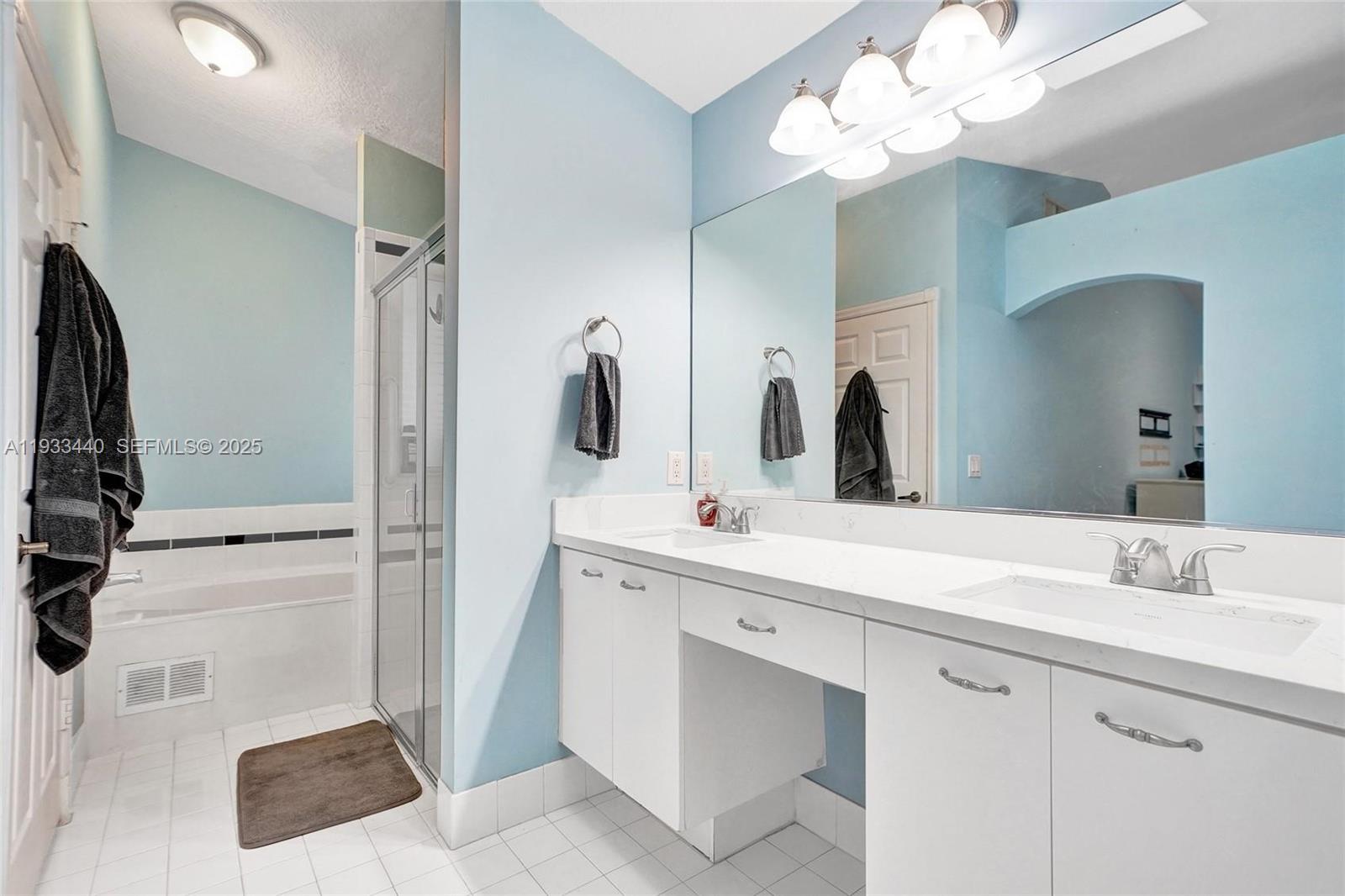 Photo of 1046 Satinleaf St  (1046), Hollywood, Florida, 33019 - 