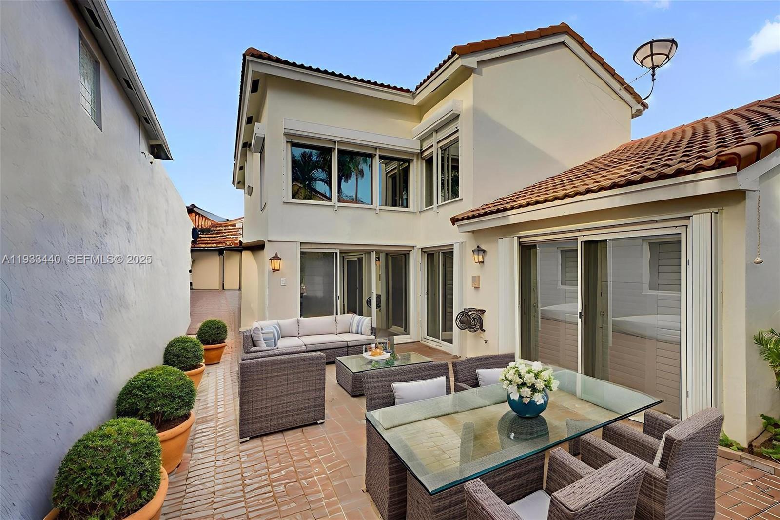 Photo of 1046 Satinleaf St  (1046), Hollywood, Florida, 33019 - 