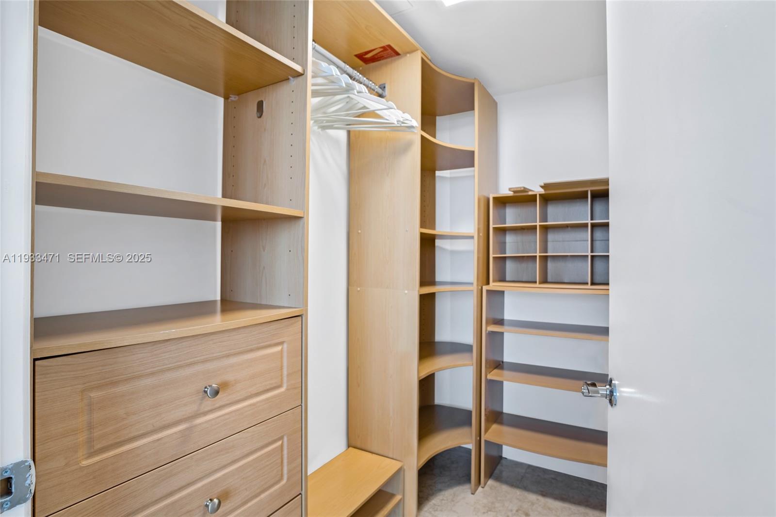 4707 1 / 1 871 sq. ft. $ 2025-12-19 0 foto