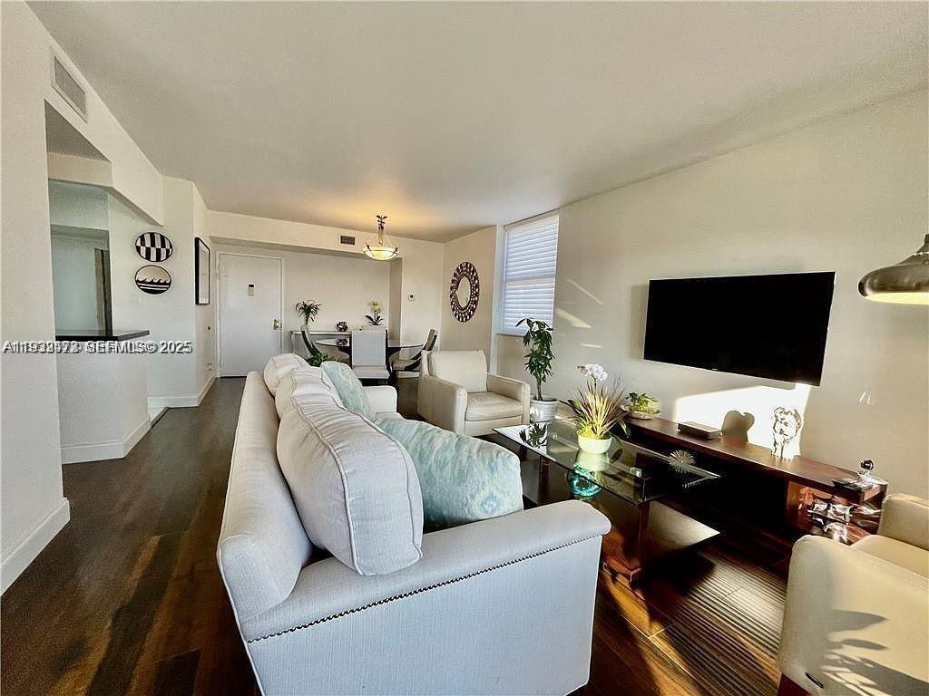 601B 2 / 2 1132 sq. ft. $ 2025-12-19 0 Photo