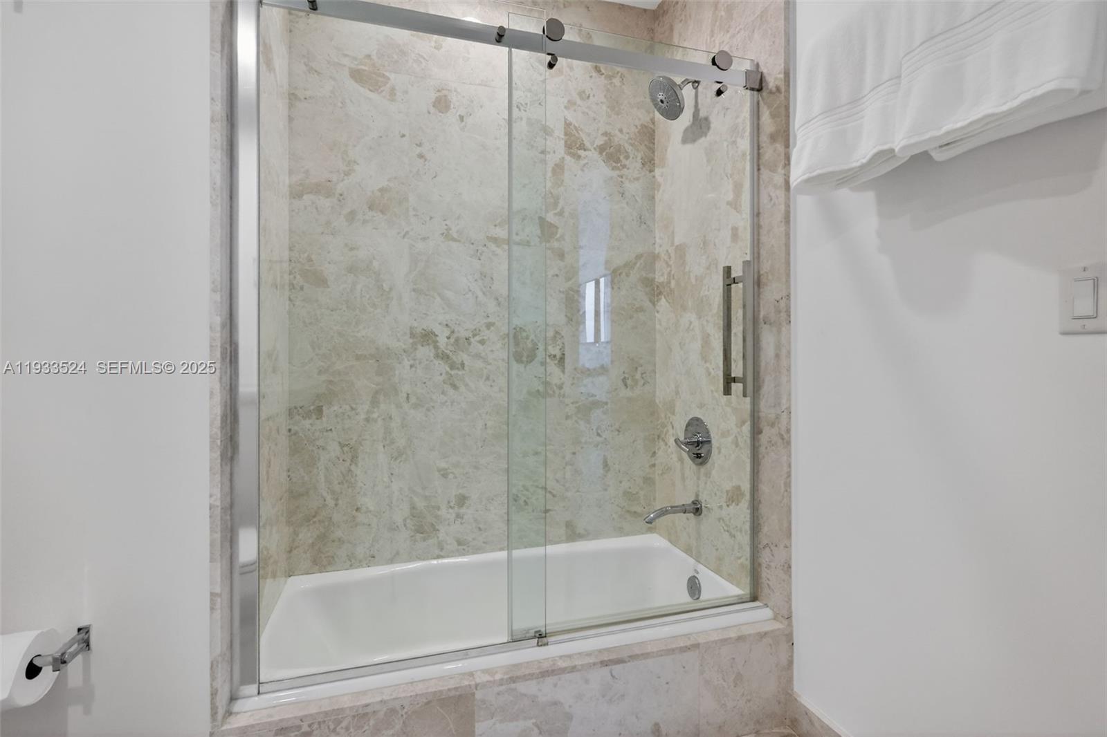 1403 3 / 3 2235 sq. ft. $ 2025-12-19 0 foto