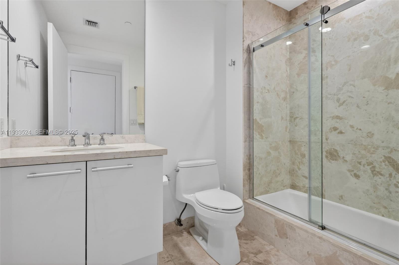 1403 3 / 3 2235 sq. ft. $ 2025-12-19 0 foto