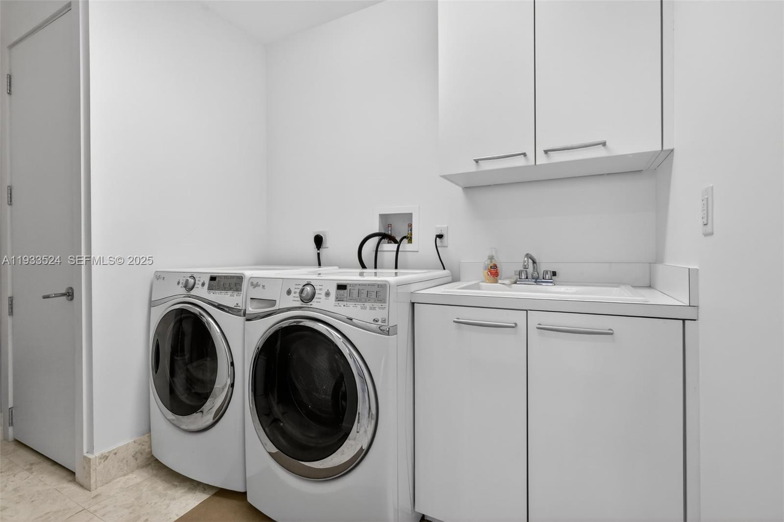 1403 3 / 3 2235 sq. ft. $ 2025-12-19 0 foto