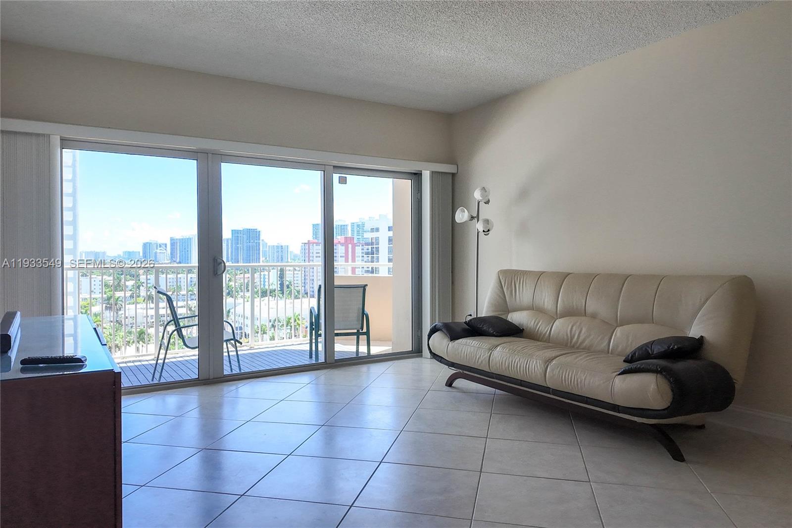 11N 1 / 2 870 sq. ft. $ 2026-08-06 0 Photo