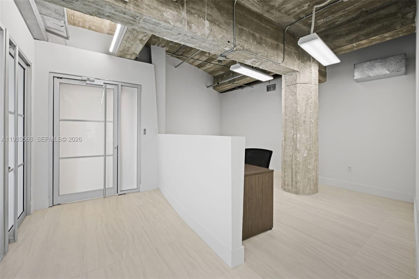 Подробнее 500 / кв.футов $ 2025-12-19 0 Фото