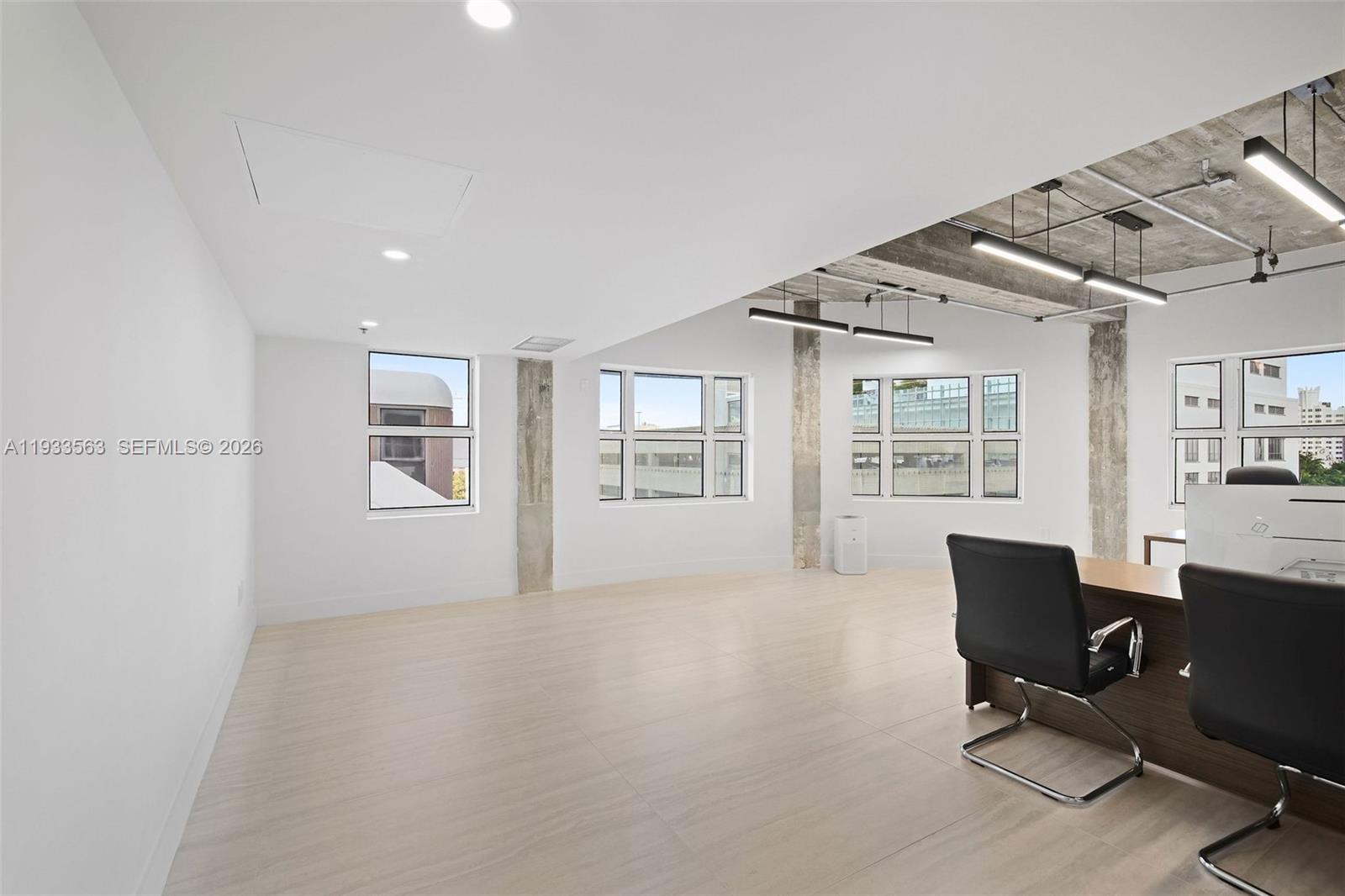 Подробнее 500 / кв.футов $ 2025-12-19 0 Фото